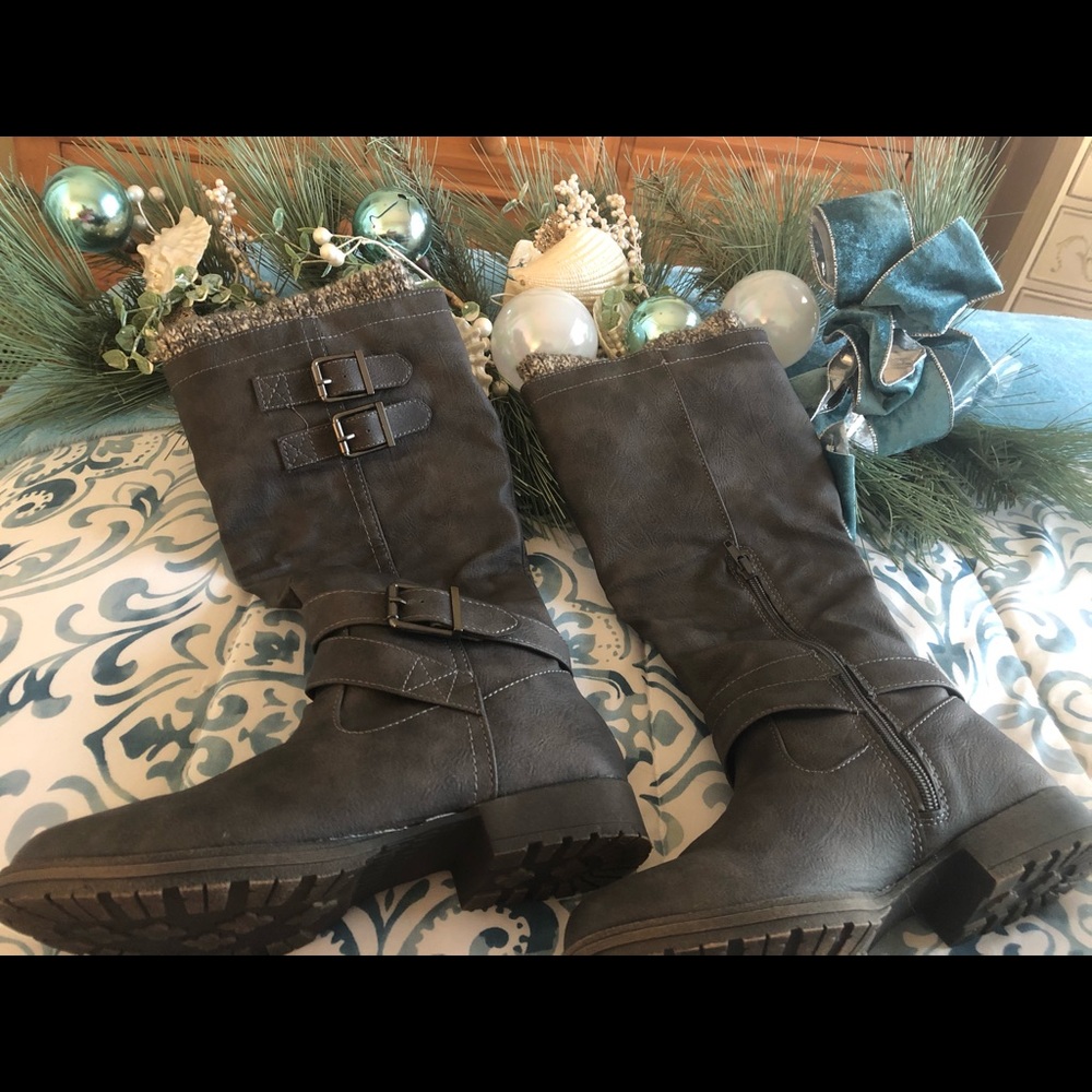 Grey leather boots 7.5